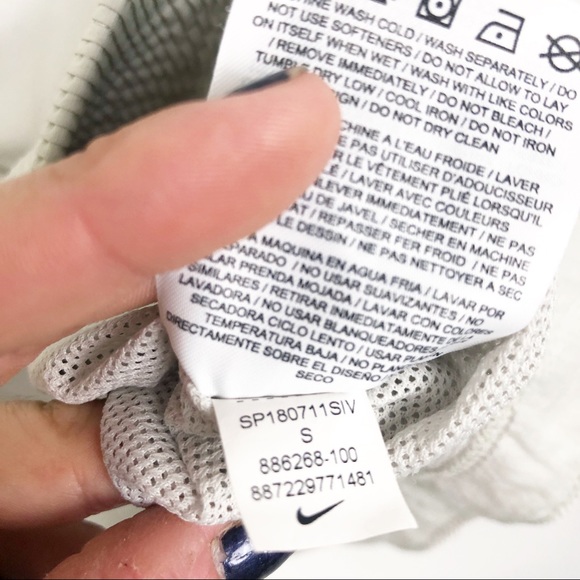 Nike Sportswear Windrunner Hooded Jacket Full Zip - Picture 8 of 11